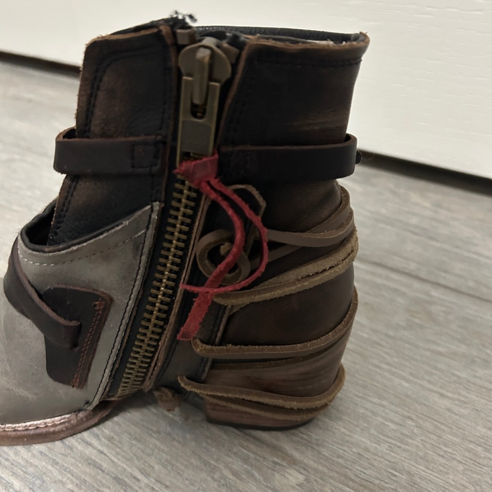 Women's FreeBird Crue Distressed Leather Ankle Boots - 8 - Picture 8 of 14